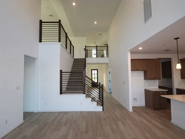 401 Mangold Dr — Photo 3