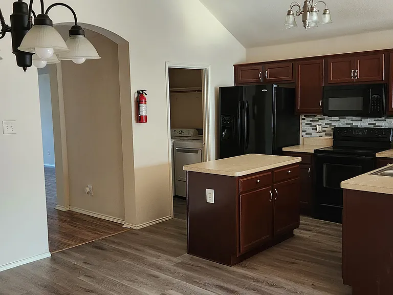 1212 Ruthella Dr — Photo 15