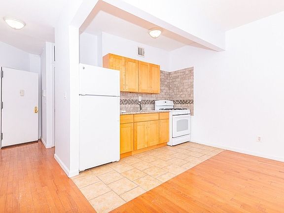 2nd image of 613 Marcy Ave APT 4D