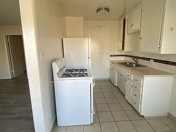 3rd image of 2090 Magnolia Ave APT 3