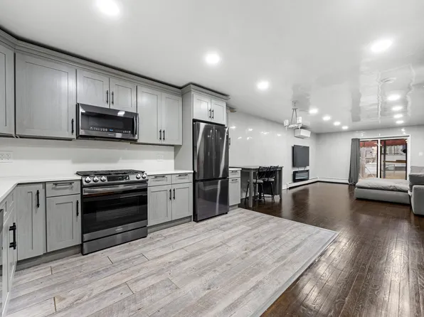 2924 Gerritsen Avenue image 6 of 25