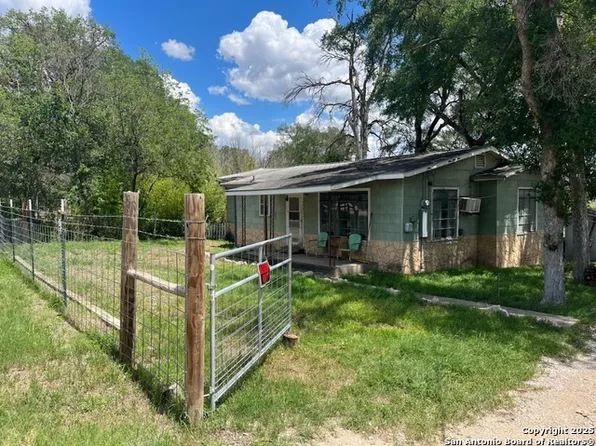 1379 Cedar Elm, New Braunfels, TX 78132