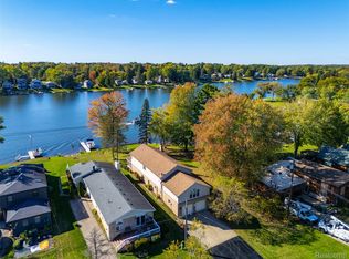 6125 Mabley Hill Rd, Fenton, MI 48430