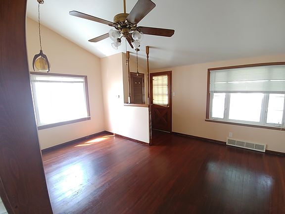 3rd image of 5738 Kingsbury St