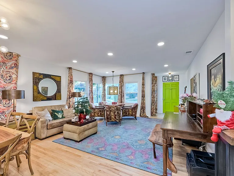3470 Trumbull St — Photo 19