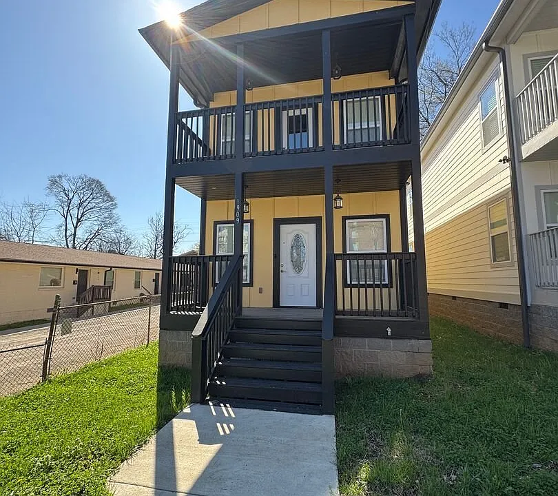 1909 Hermosa St