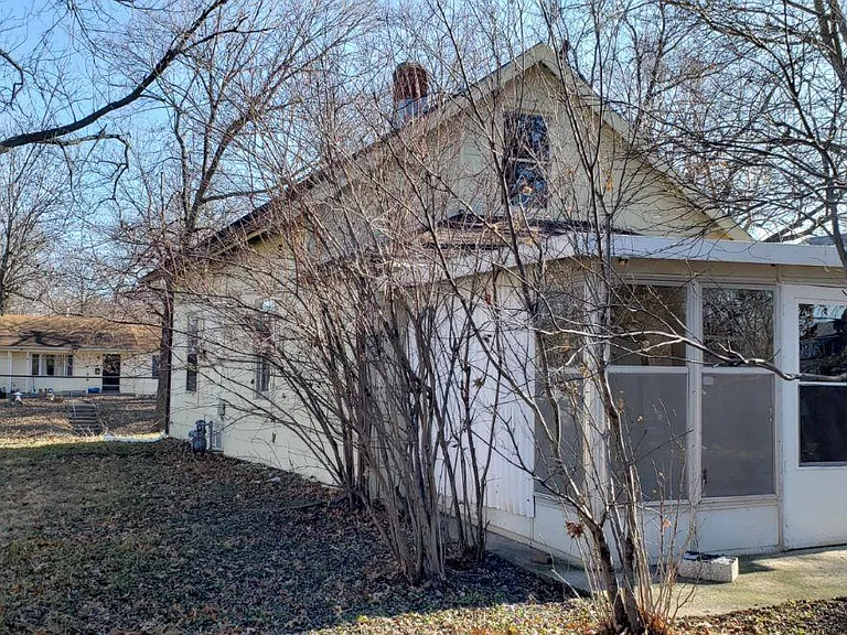 1202 N Liberty St — Photo 2