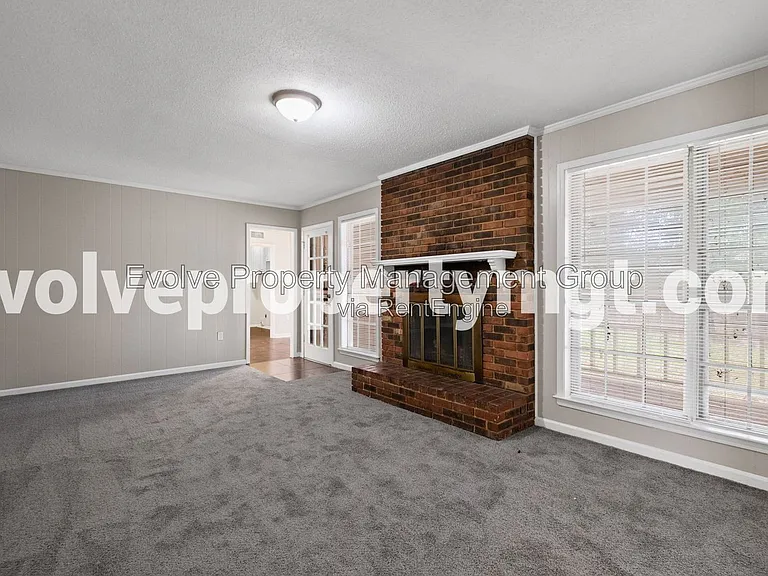 5331 Pipers Gap Dr — Photo 12