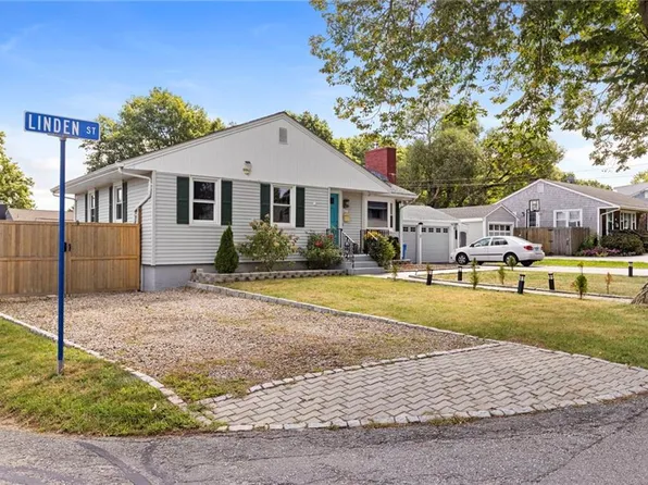 67 Linden St, Middletown, RI 02842