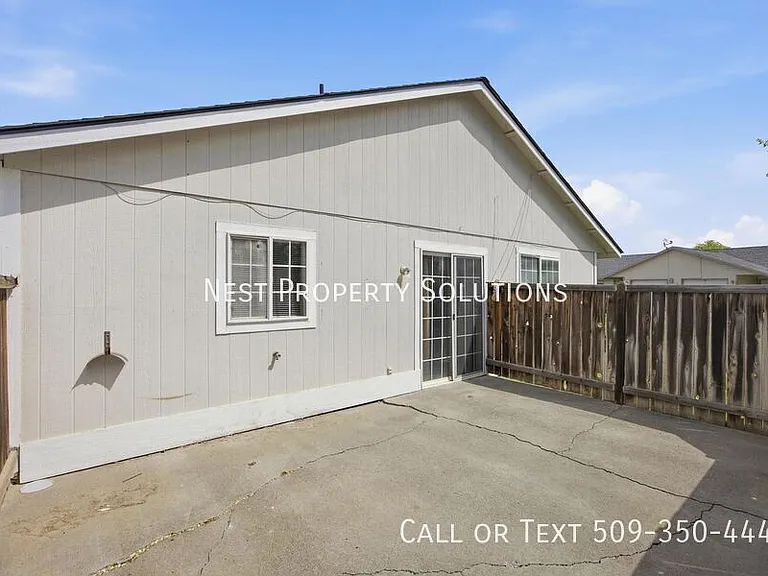 933 E Hill Ave — Photo 6