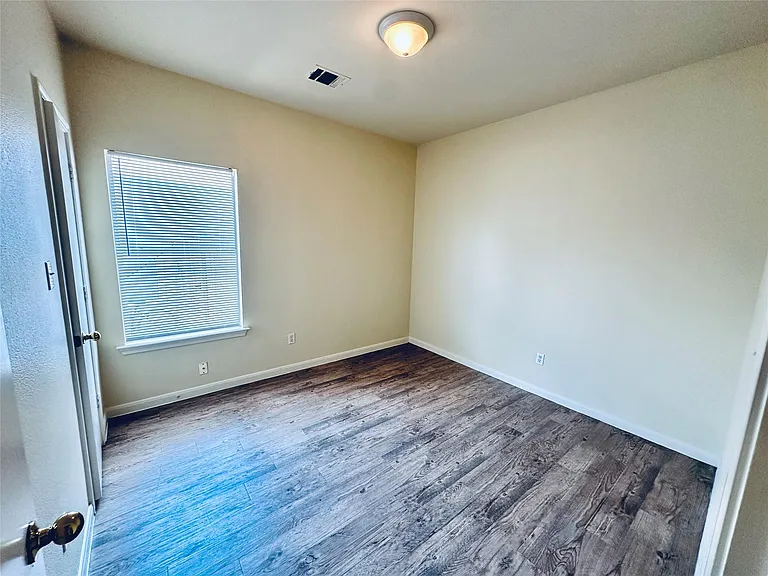 2873 Southampton Way #B — Photo 33