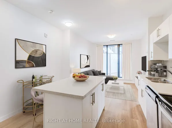 690 King St W, Kitchener, ON N2G 0B9