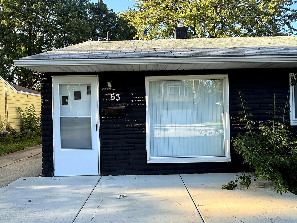 53 E Brickley Ave