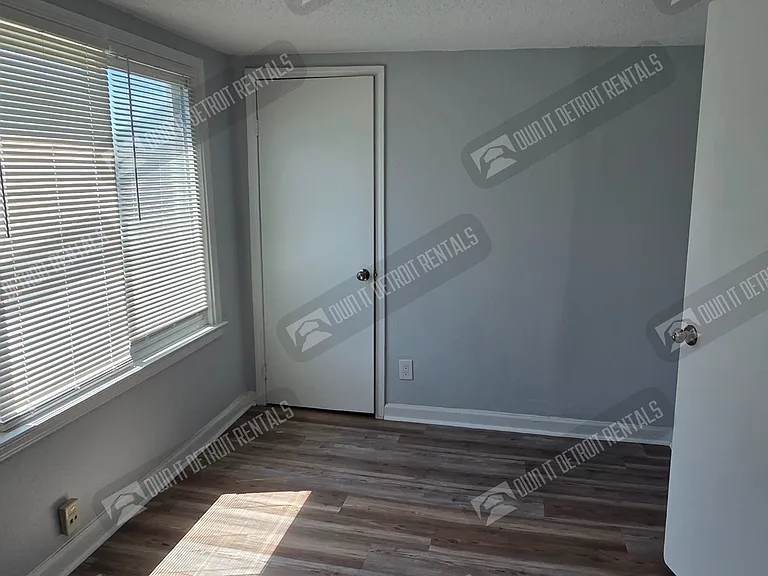 4188 Buckingham Ave — Photo 14