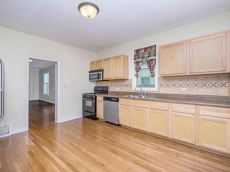 960 Pine Ave NW — Photo 12