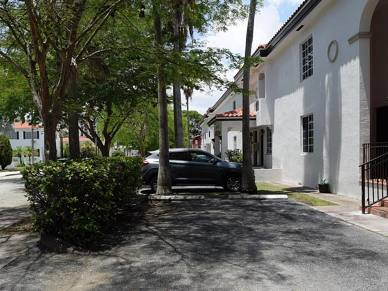 15 Madeira Ave #8 — Photo 6