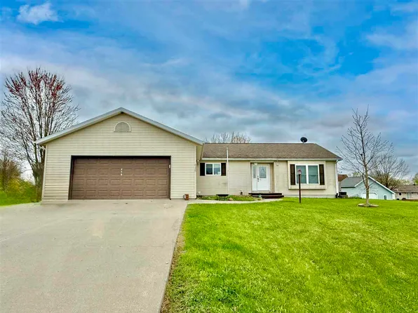 415 Maple Ln, North English, IA 52316