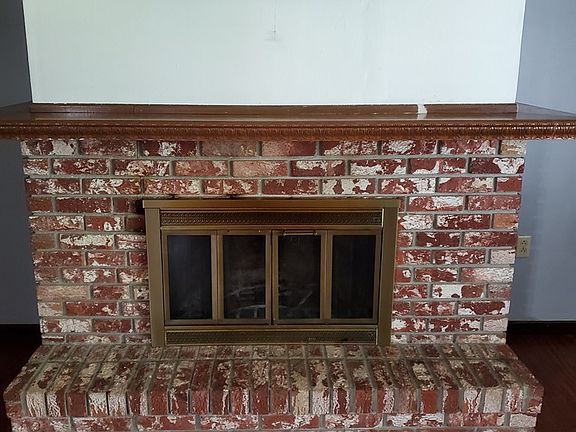 4th image of 2515 Pioneer Blvd
