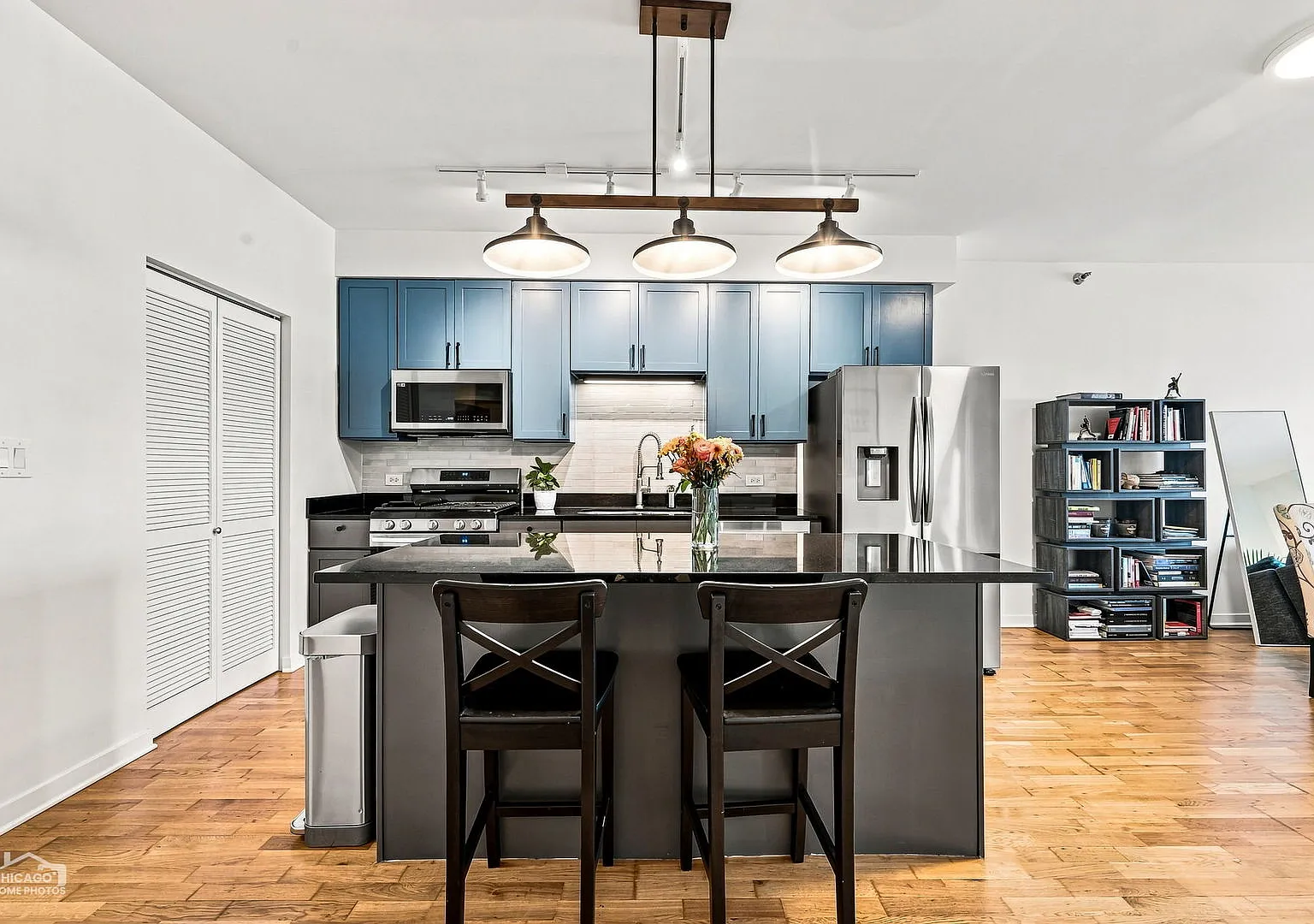 2 bed, 2.0 bath, 1160 sqft, $3,395 — Photo 4