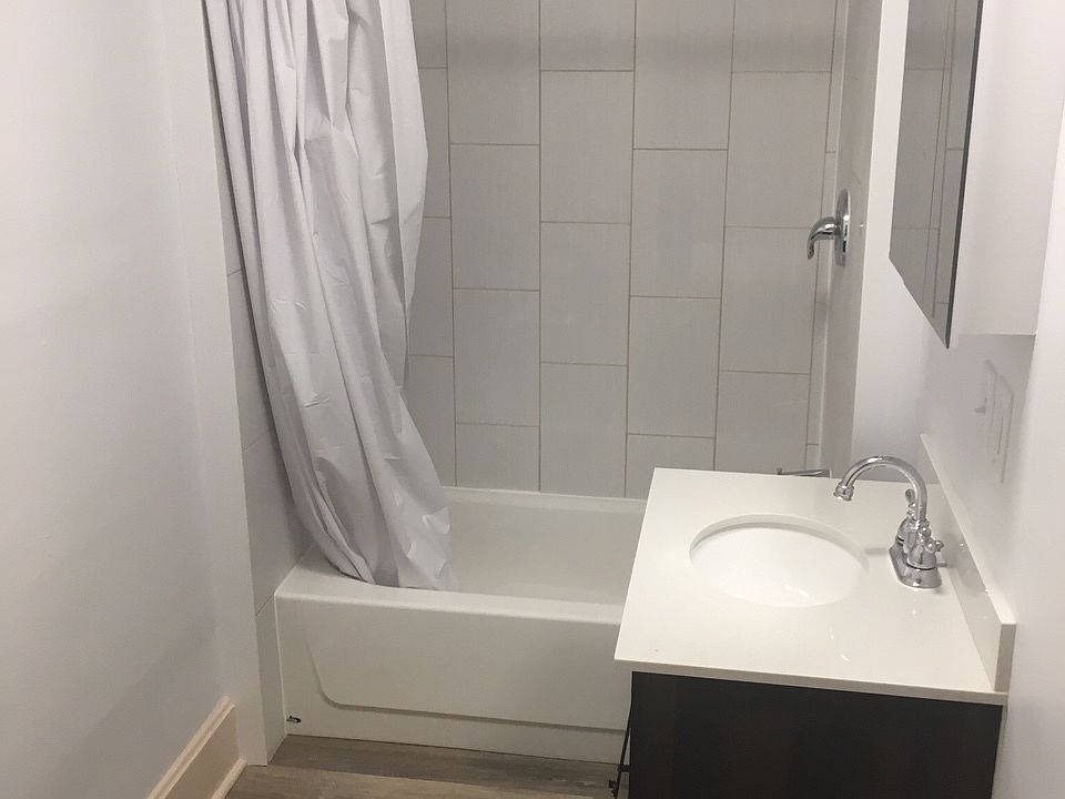 2nd image of 2404 Glenmawr Ave