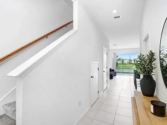 3 bed, 1373 sqft, $2,100 — Photo 4