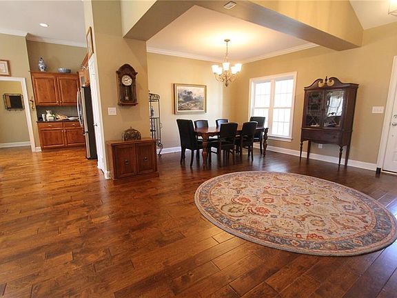5th image of 101 Oakridge Pl