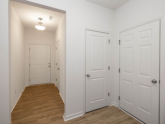 3rd image of 549 Elizabeth Ave