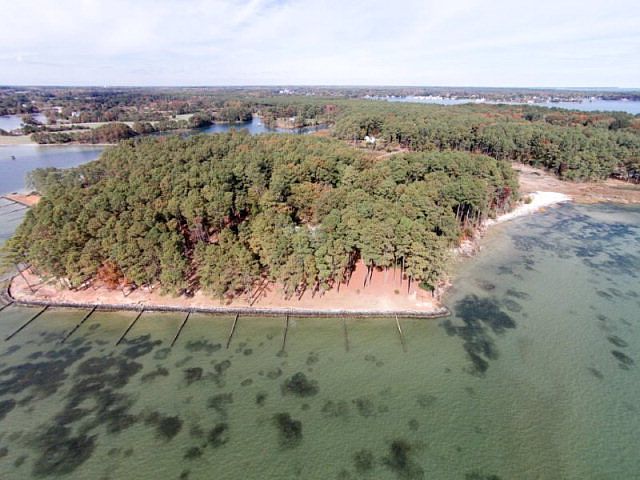 1st image of 305 Loblolly Ln