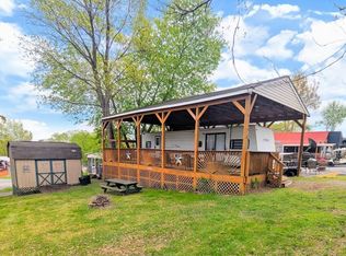 8 Avalanche Ave, Falling Waters, WV