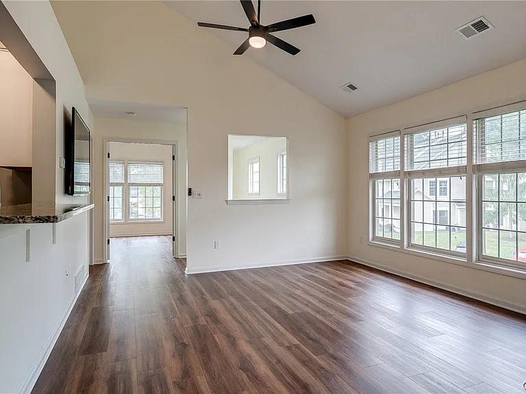 2404 Pipers Ct — Photo 35