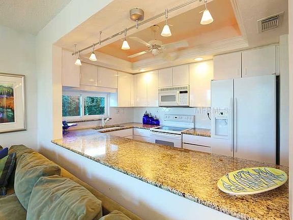5th image of 1010 W Peppertree Ln #231