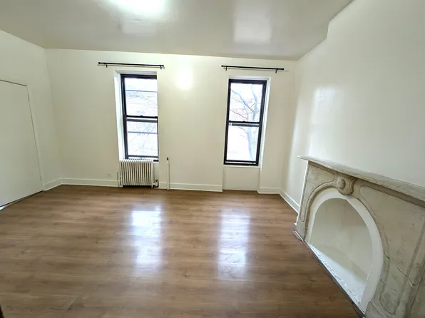 300 East 82nd Street image 1 of 10