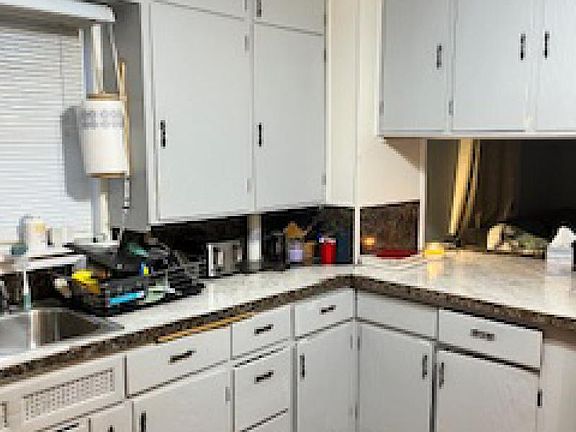 4th image of 3415 Pine St