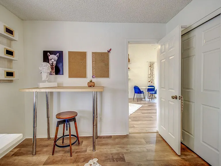 6308 W Port Royale Ln — Photo 10