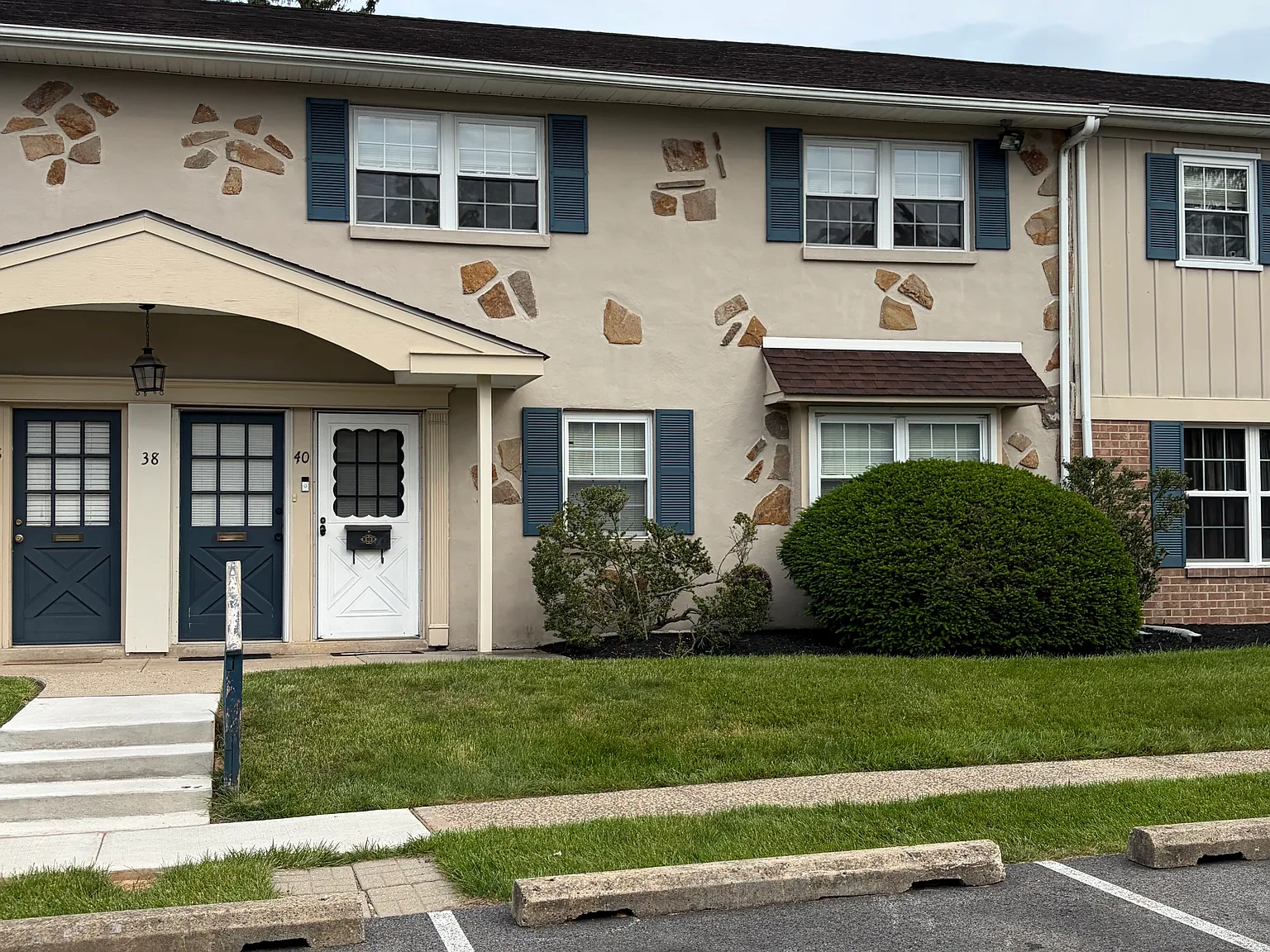 2 bed, 1000 sqft, $1,850 — Photo 1