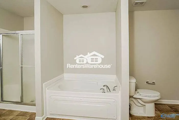 3 bed, 3.0 bath, 3375 sqft, $2,049 — Photo 2