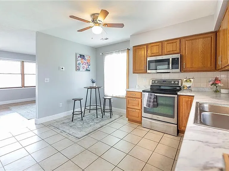 1421 Ash Ct — Photo 6