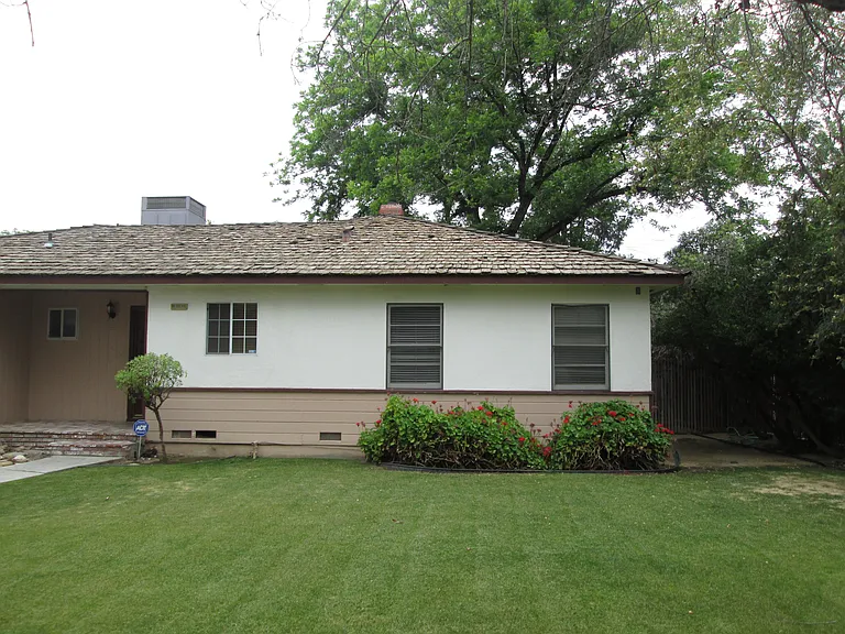 3032 N Inyo St — Photo 2