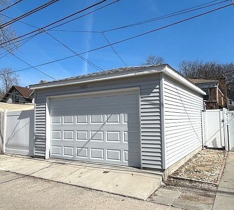 4th image of 1822 Brown Ave