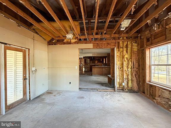 9th image of 1709 Emerson Ave