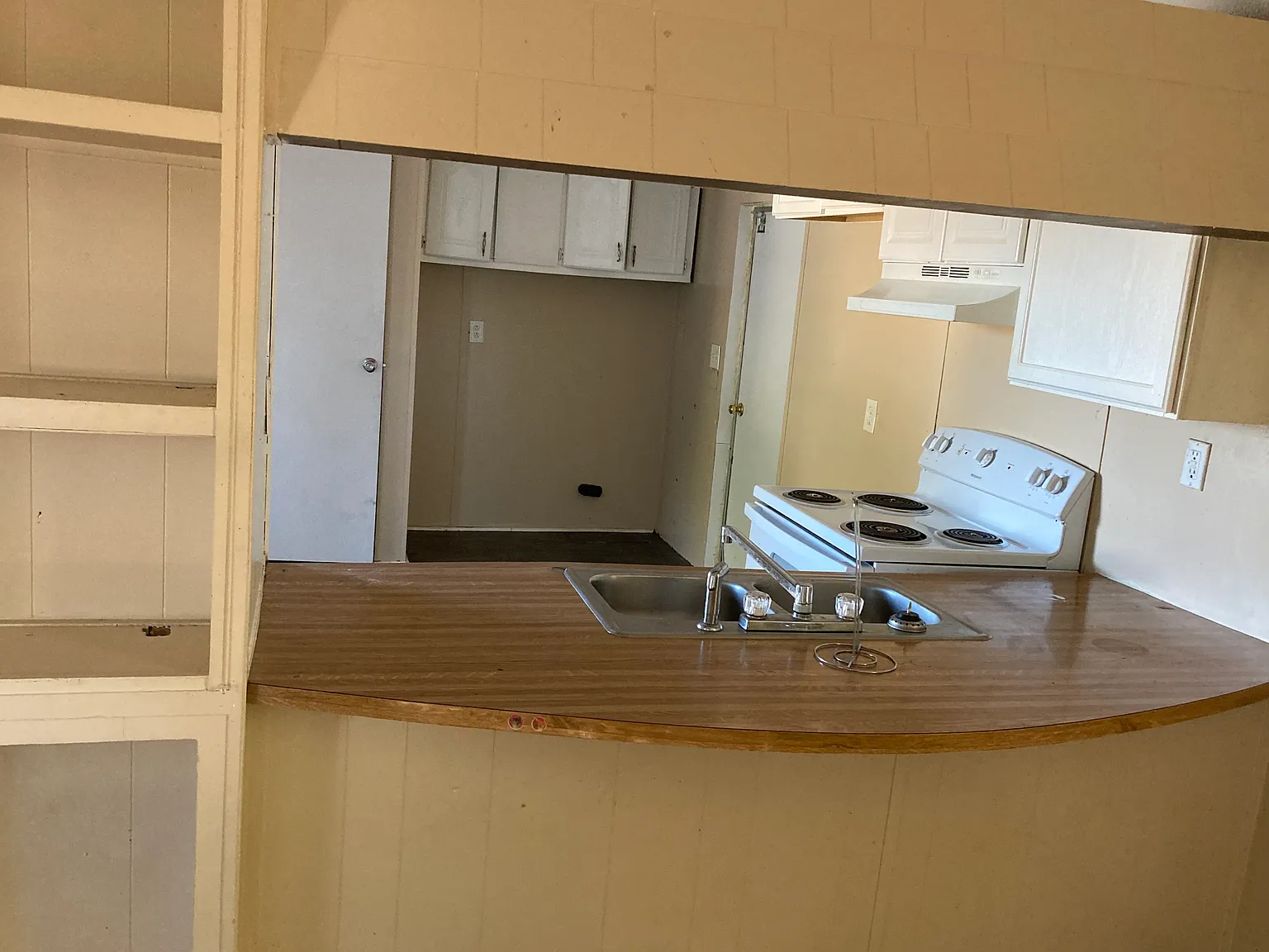 2 bed, 1.5 bath, 780 sqft, $950 — Photo 2