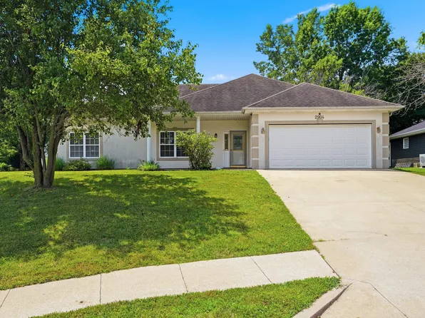 2904 Lake Town Dr, Columbia, MO 65203