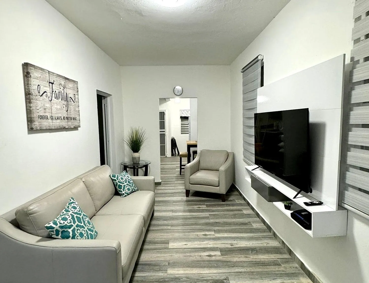 2 bed, 1.0 bath, 900 sqft, $850 — Photo 2