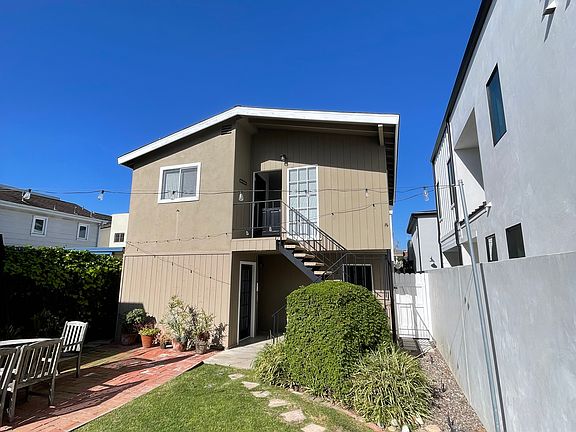 Back Unit above the 2-1/2 car garage. Overlooks the grassy back yard/patio.