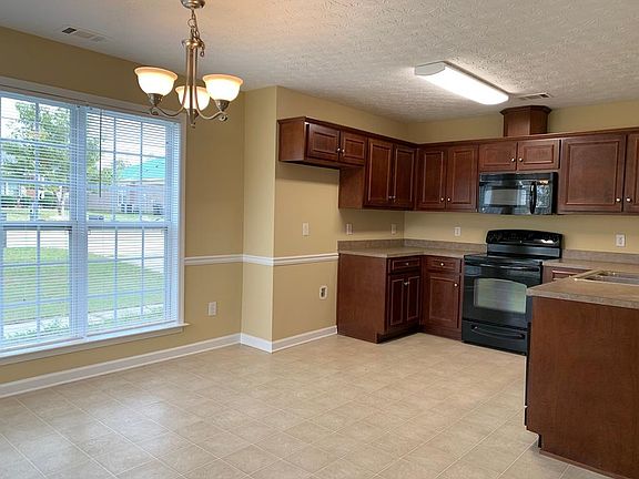 3rd image of 60 Lincolnshire Ln