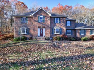 211 Cactus Rd, Stroudsburg, PA 18360