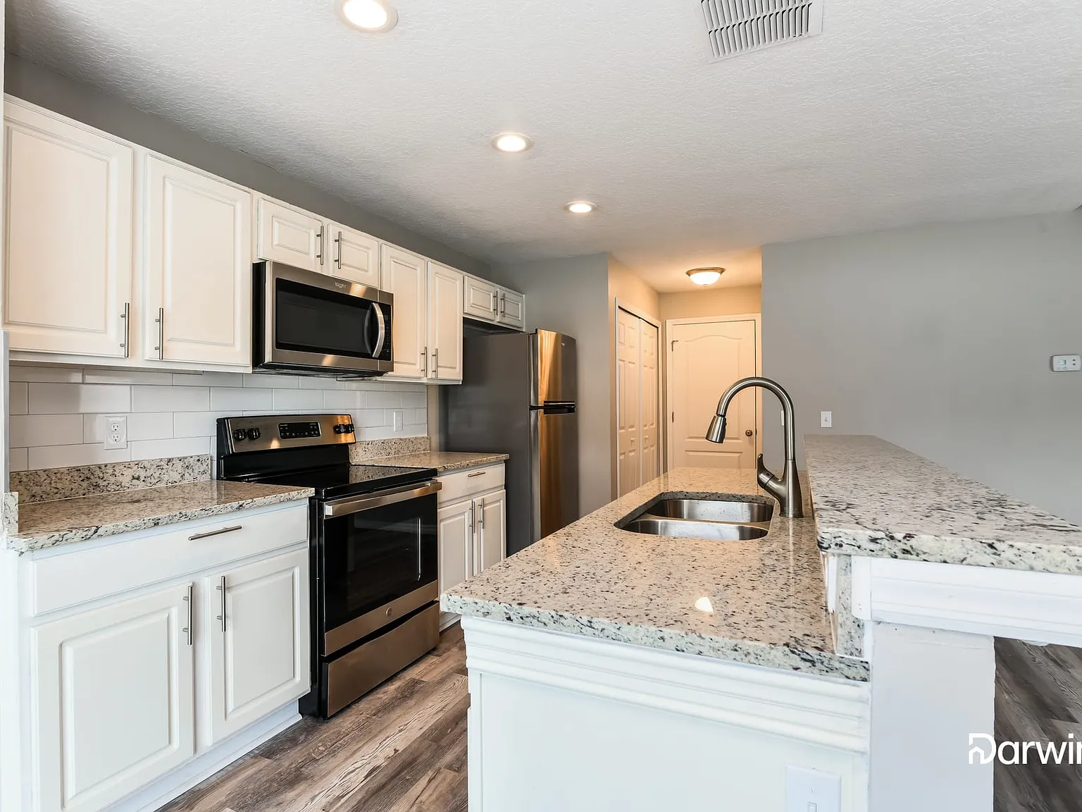 3 bed, 3.0 bath, 1624 sqft, $2,395 — Photo 3