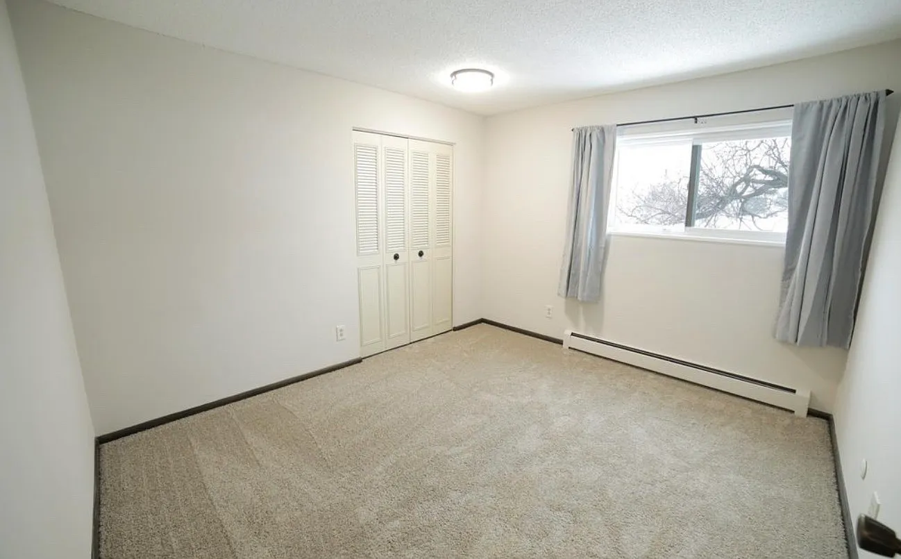 3 bed, $1,800 — Photo 3
