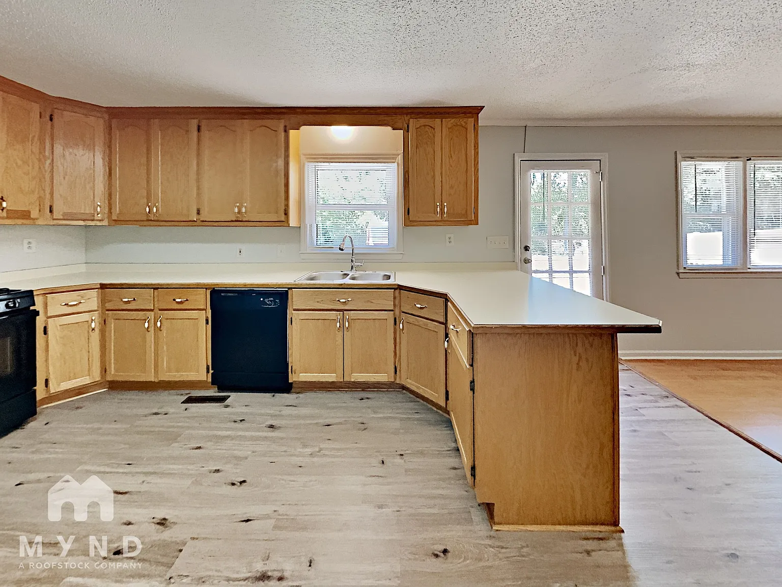 3 bed, 2.0 bath, 1918 sqft, $1,925 — Photo 4