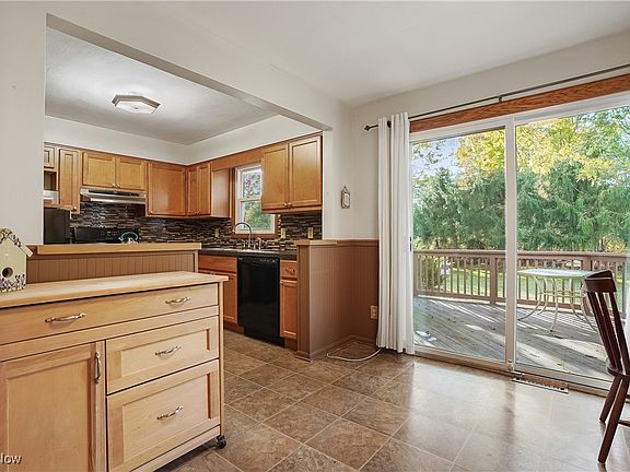 3rd image of 2388 Innwood Dr